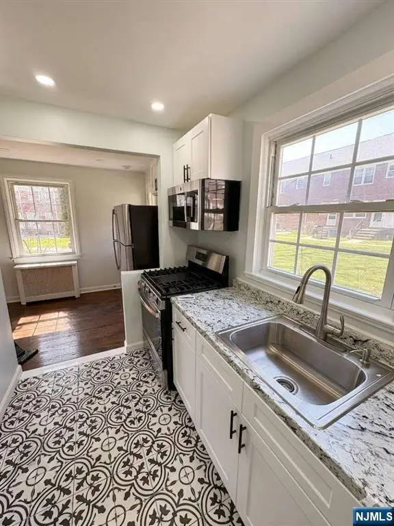 293 Elmwood Avenue A, Maplewood, NJ 07040