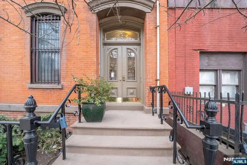 189 Christopher Columbus Drive 1, Jersey City, NJ 07302 - #1