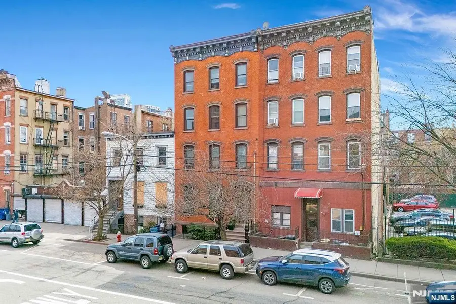 189 Christopher Columbus Drive 1, Jersey City, NJ 07302 - #3