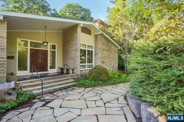 192 Stonehurst Drive, Tenafly, NJ 07670