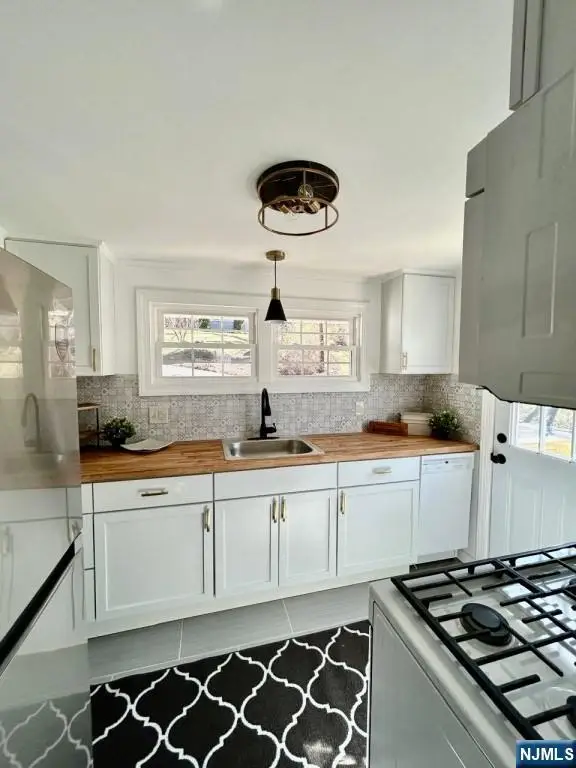 29 Oak Tree Lane, Sparta, NJ 07871 - #3