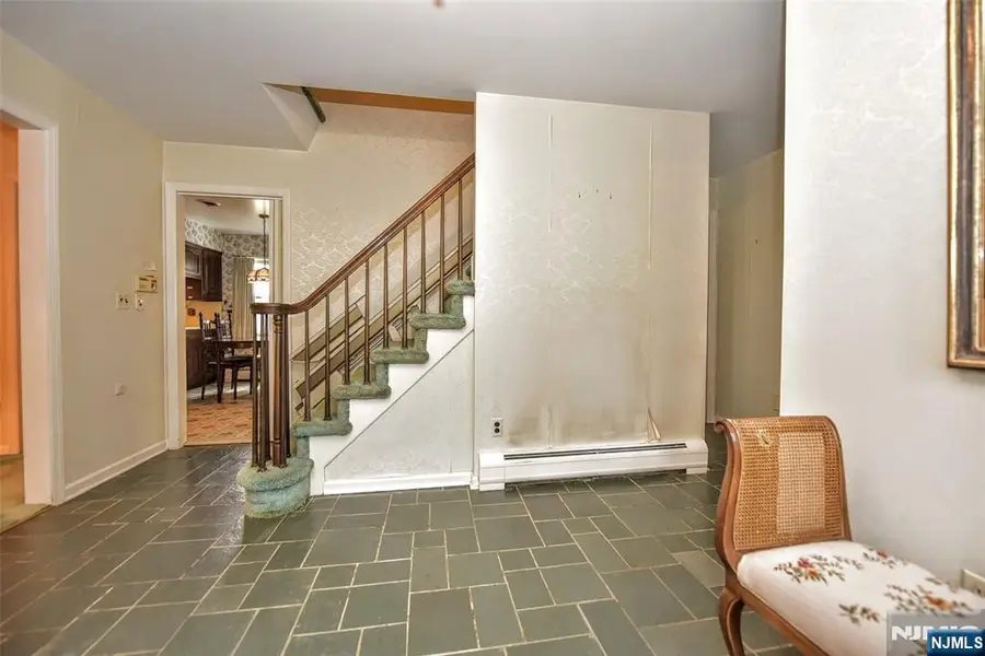 19 Aldbury Drive, Upper Saddle River, NJ 07458 - #2