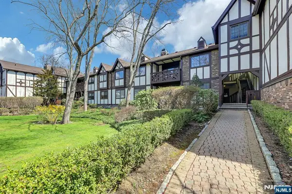 1712 Faulkner Court, Mahwah, NJ 07430