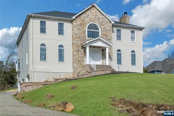 40 Horseneck Road, Montville Township, NJ 07045