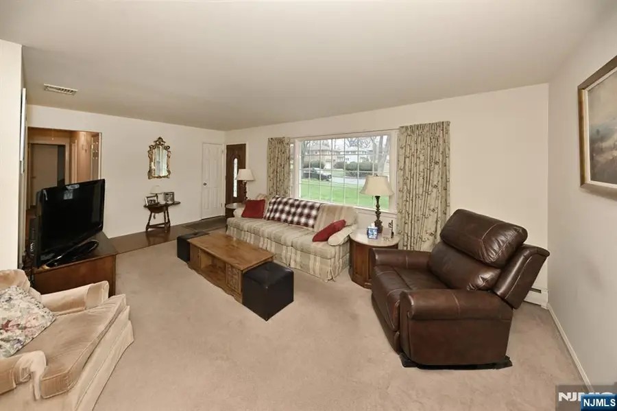 40 Woodside Road, Wyckoff, NJ 07481 - #3