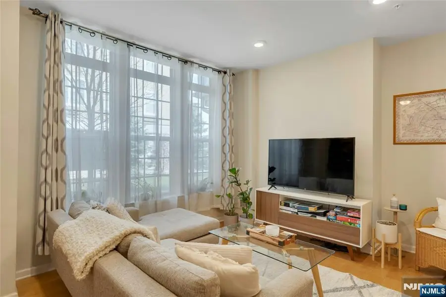 10 Iris Lane 605, Garfield, NJ 07026 - #3