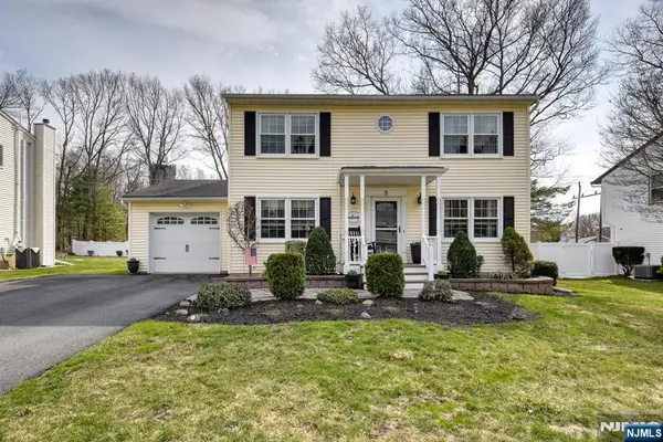8 Loretta Lane, Jefferson Township, NJ 07438