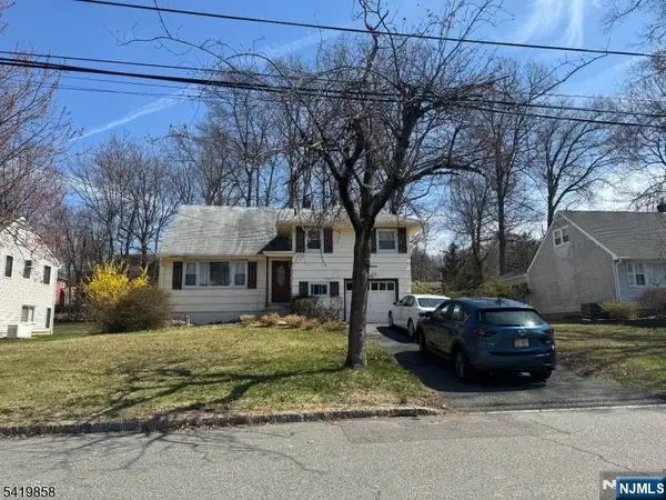 13 Claremont Avenue, Livingston, NJ 07039