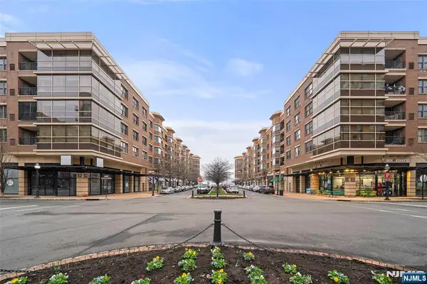 22 Ave At Port Imperial Avenue 428, West New York, NJ 07093