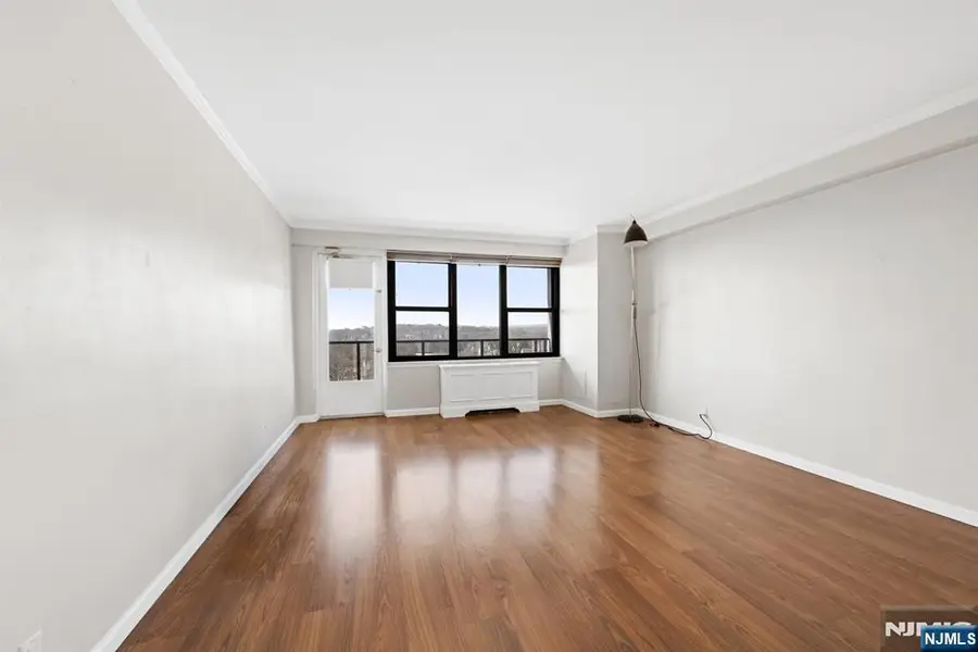 285 Aycrigg 11G, Passaic, NJ 07055 - #3