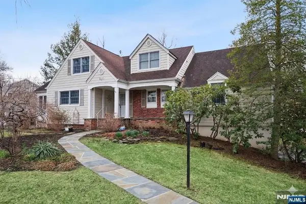 8 Bennington Road, Morris Township, NJ 07960