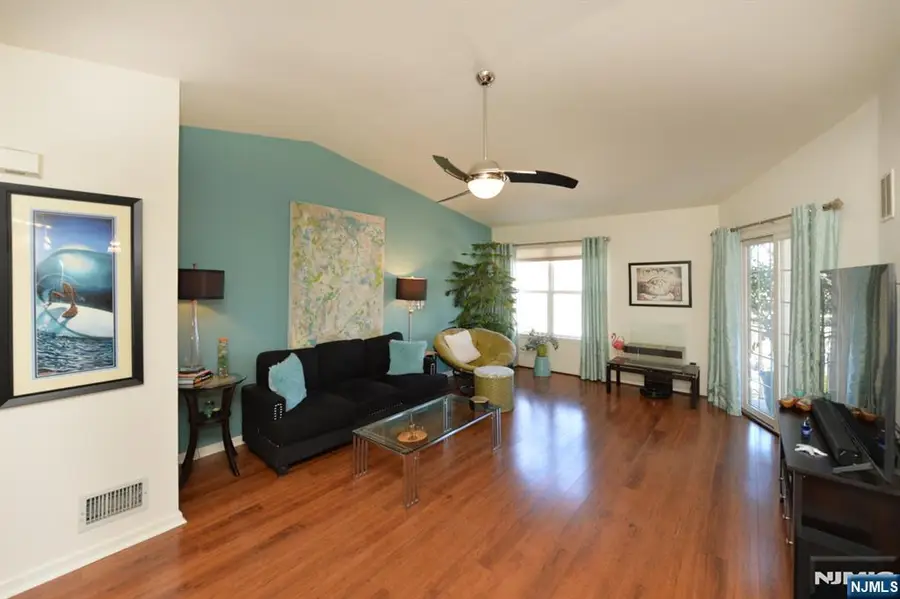 20 Parkside Court, Wayne, NJ 07470 - #3