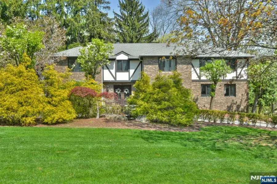 69 Knollwood Road, Upper Saddle River, NJ 07458 - #2
