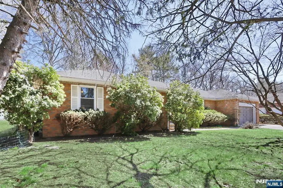 7 Tufts Court, Paramus, NJ 07652 - #2