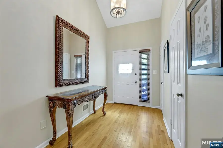 56 Longfellow Lane, Mahwah, NJ 07430 - #3