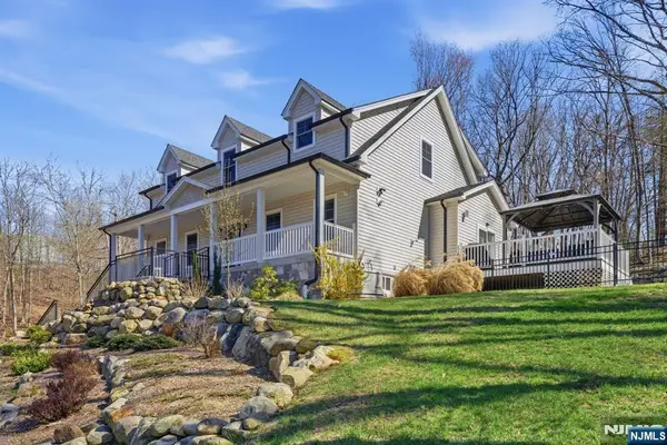 5 Laura Lane, Oakland, NJ 07436