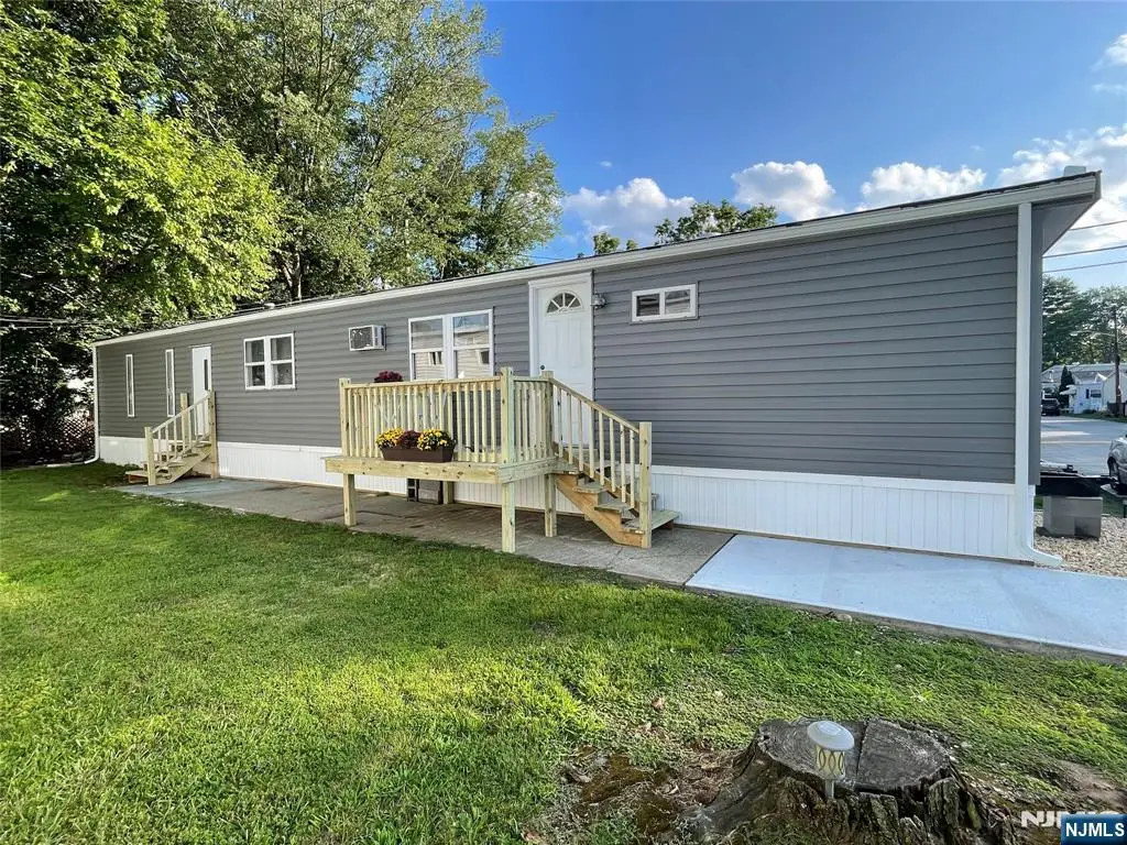 28 Finns Drive, Wayne, NJ 07470 - #1