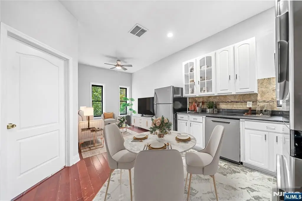 240 Clendenny Avenue 5A, Jersey City, NJ 07304 - #1