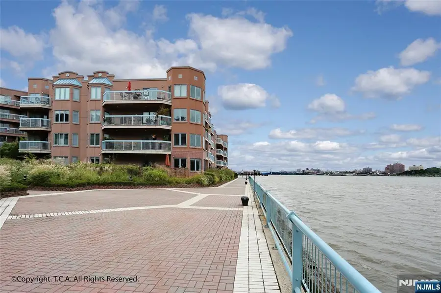 404 Jefferson Court PH4, Edgewater, NJ 07020 - #2