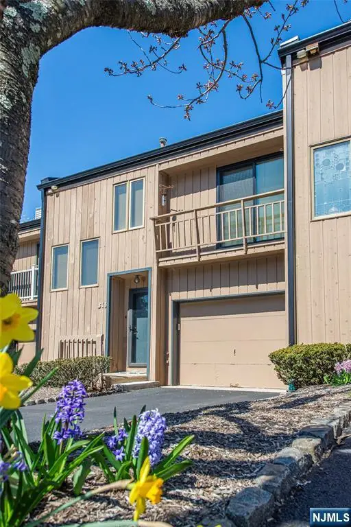 313 Stephanie Drive, North Caldwell, NJ 07006