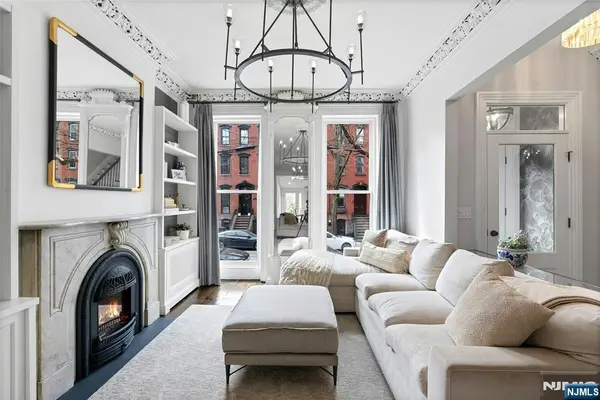 218 8th Street, Jersey City, NJ 07302