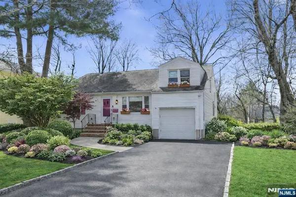 25 Hillside Terrace, Livingston, NJ 07039