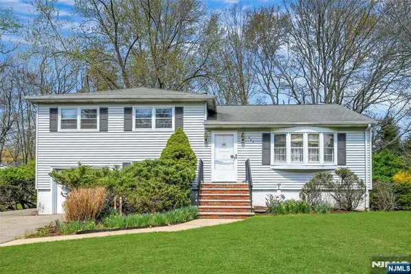 664 Woodside Avenue, River Vale, NJ 07675