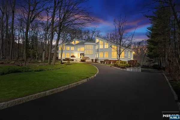 817 W Shore Drive, Kinnelon Borough, NJ 07405