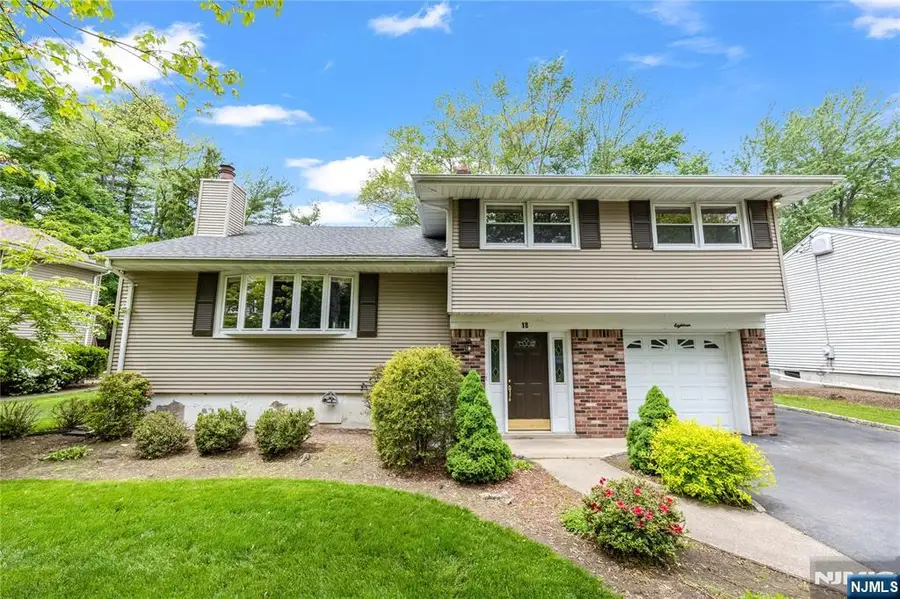18 Dogwood Court, Westwood, NJ 07675 - #2