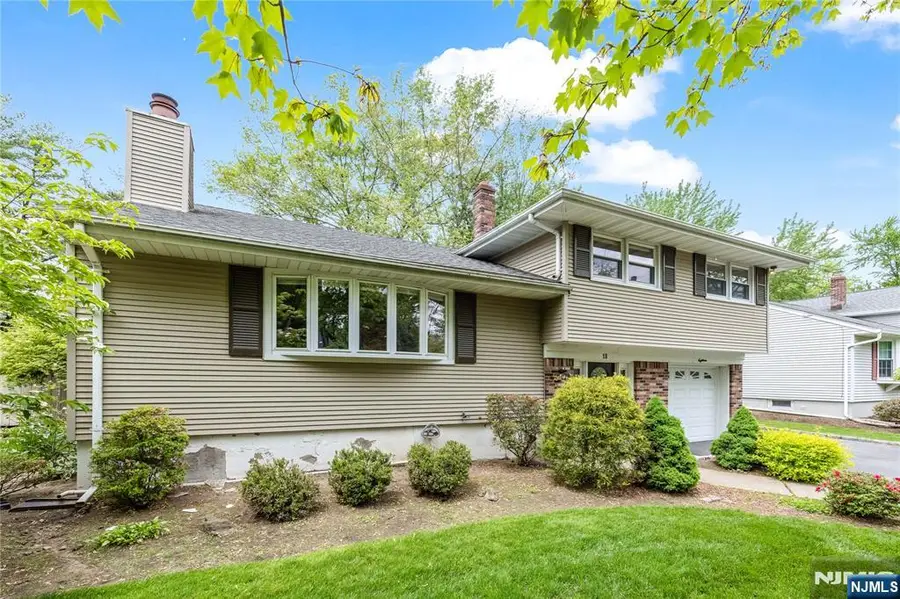 18 Dogwood Court, Westwood, NJ 07675 - #3