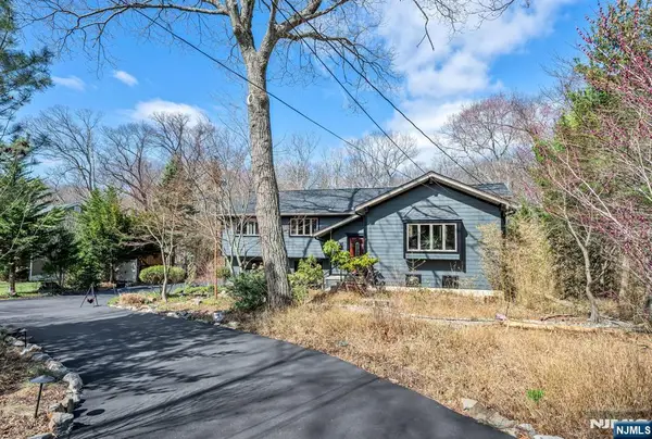 87 Buena Vista Drive, Ringwood, NJ 07456