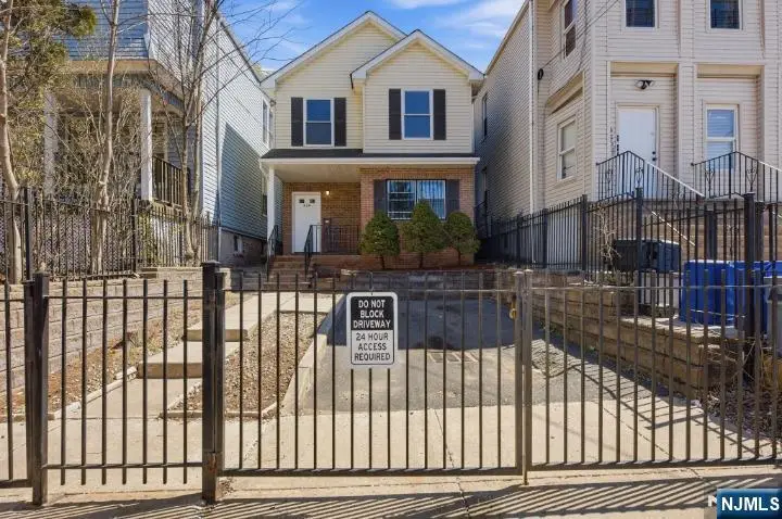 424 15th Street, Newark, NJ 07103 - #1