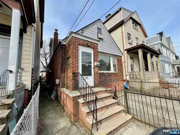 225 Cator Avenue, Jersey City, NJ 07305