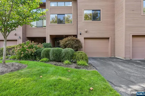 84 Windsor Circle 84C, Twp of Washington, NJ 07676