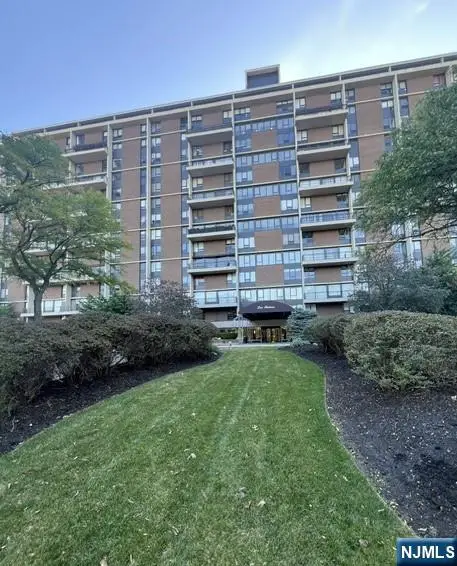2 Horizon Road 1423, Fort Lee, NJ 07024