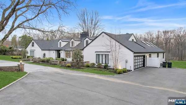 16 Greenbrook Road, Caldwell, NJ 07006