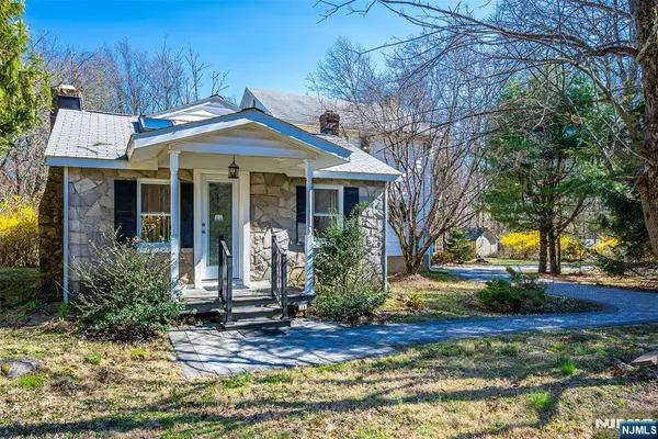 16 Sky Top Road, Lebanon Twp, NJ 07865