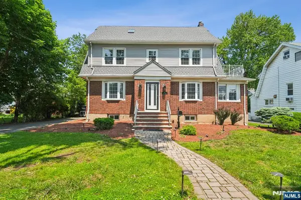 217 Grayson Place, Teaneck, NJ 07666