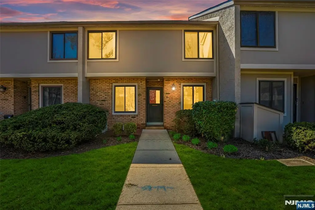 8 Irongate 202, Metuchen, NJ 08840 - #1