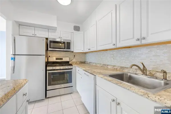 6050 Kennedy Boulevard 2E, West New York, NJ 07093