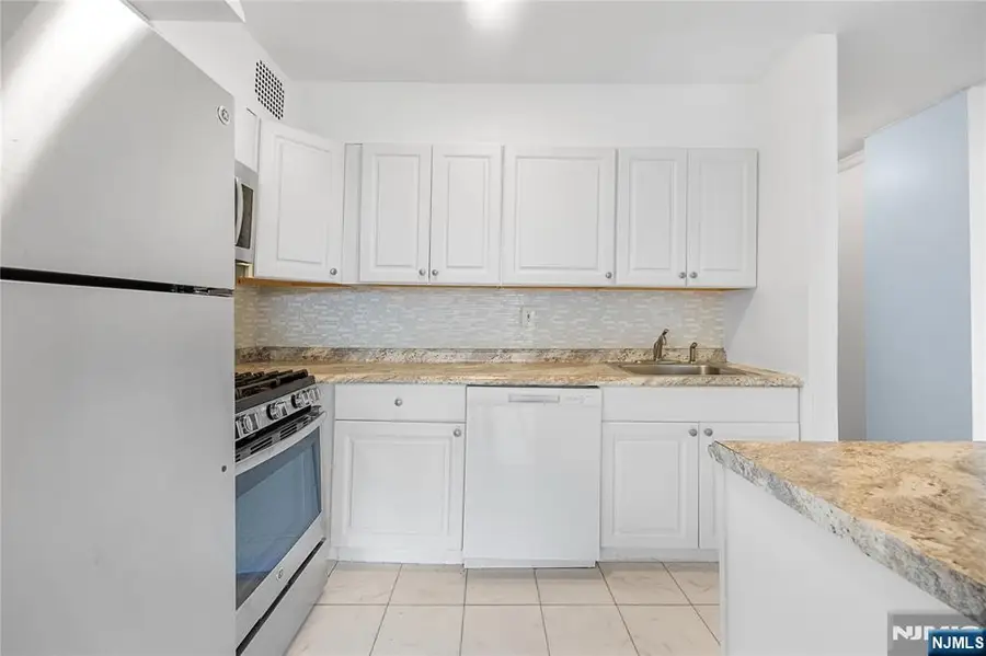 6050 Kennedy Boulevard 2E, West New York, NJ 07093 - #2