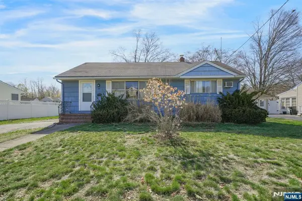 25 Stiles Court, Pompton Lakes, NJ 07442