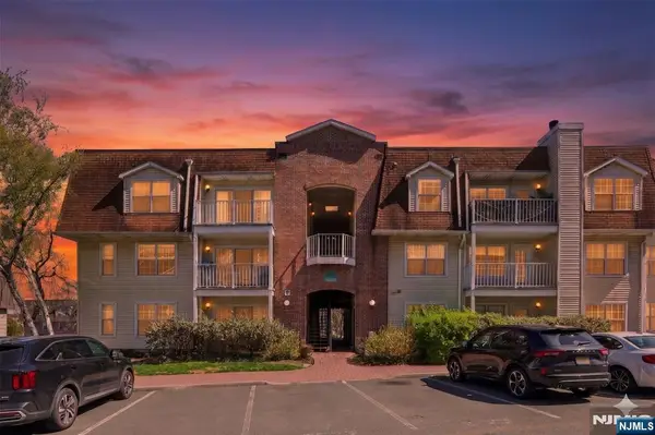 400 Crown Court 561, Edgewater, NJ 07020