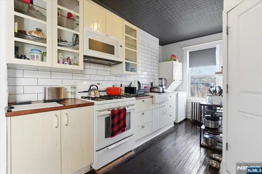 33 Thorne Street 4, Jersey City, NJ 07307 - #3