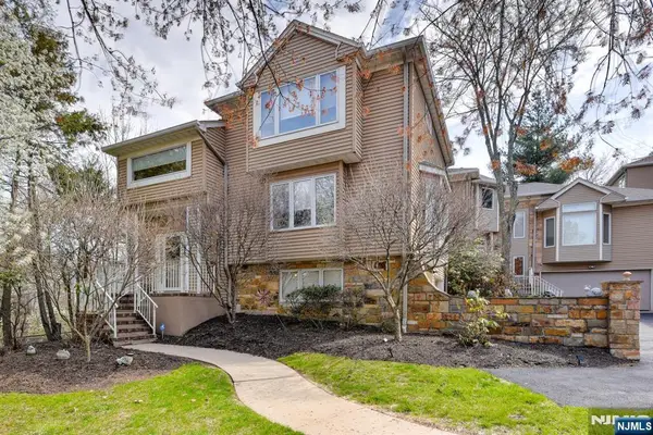 18 Dockery Drive 164, West Orange, NJ 07052