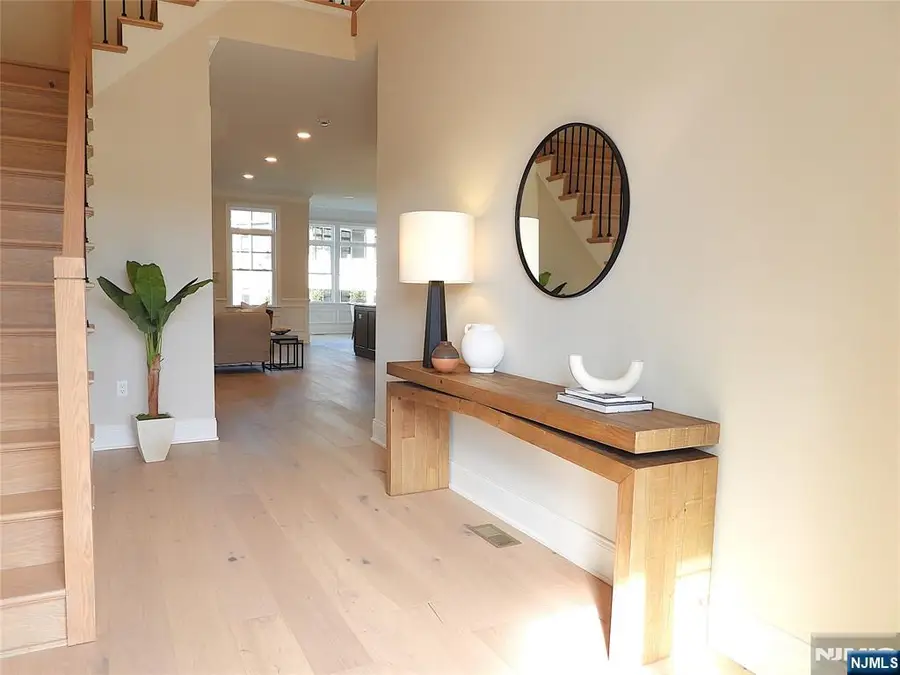 21 Muirfield Lane, River Vale, NJ 07675 - #3