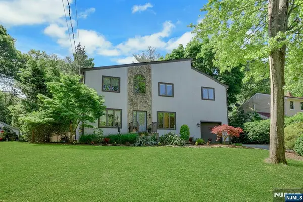 962 Pines Terrace, Franklin Lakes, NJ 07417