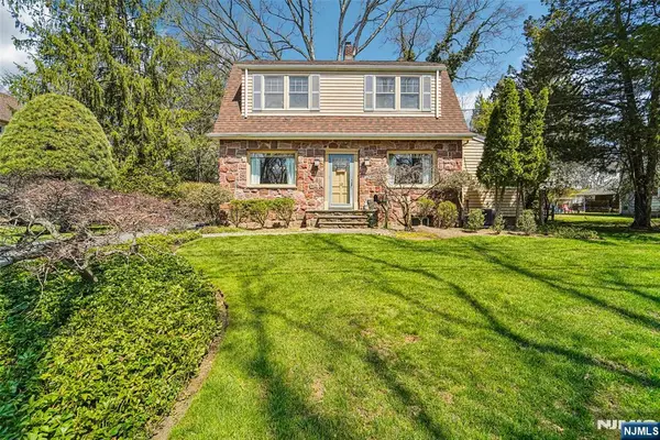 10 Crescent Place, Allendale, NJ 07401