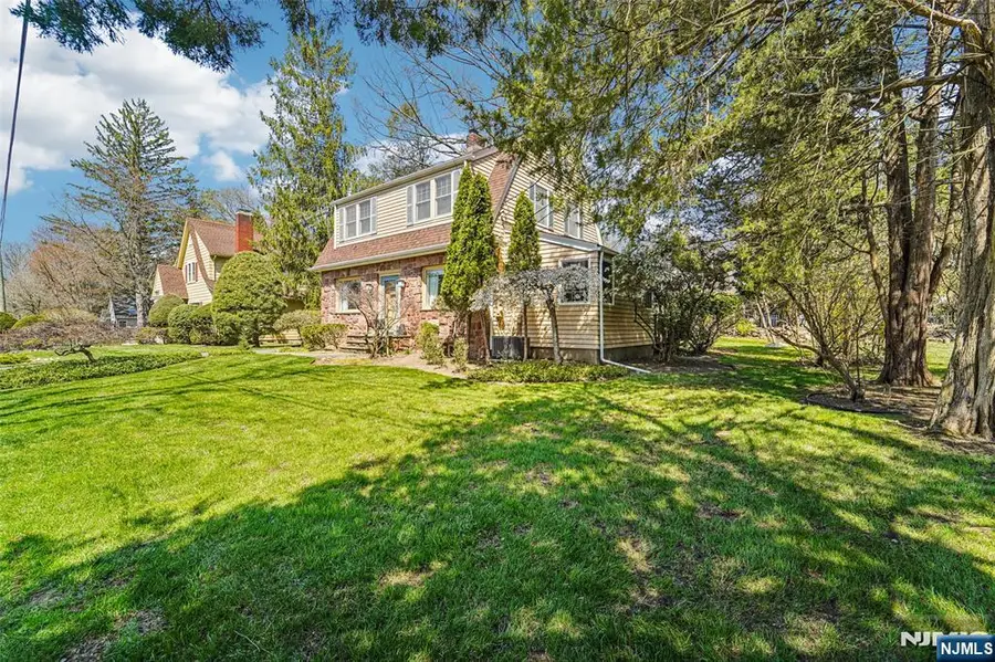 10 Crescent Place, Allendale, NJ 07401 - #2