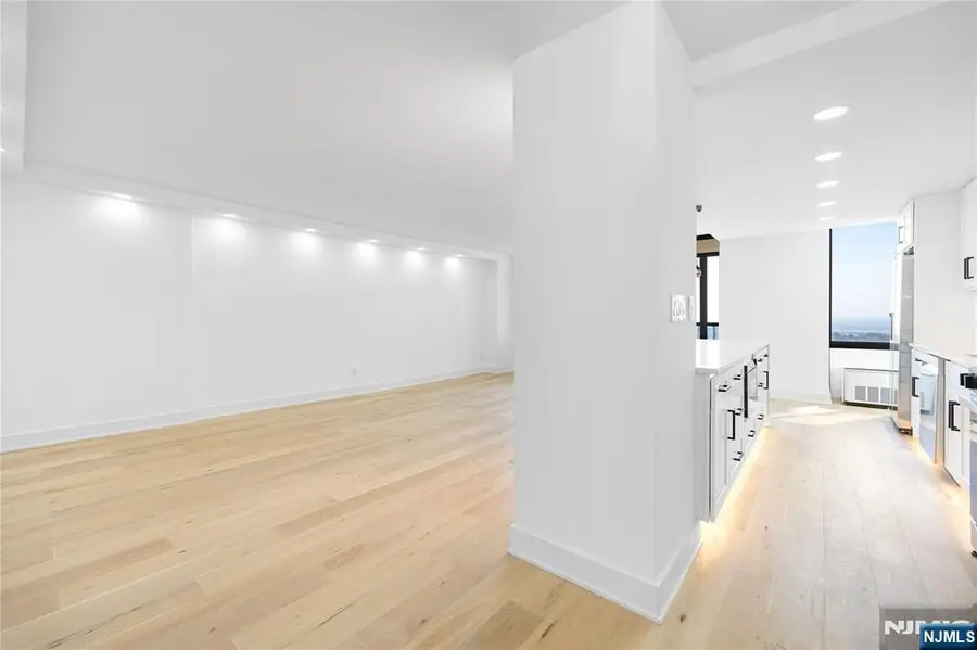 200 Winston 2417, Cliffside Park, NJ 07010 - #2